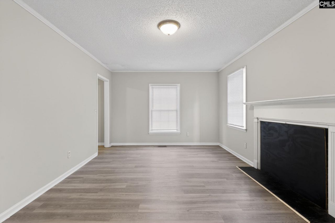 231 Pond Ridge Road E Photo 9