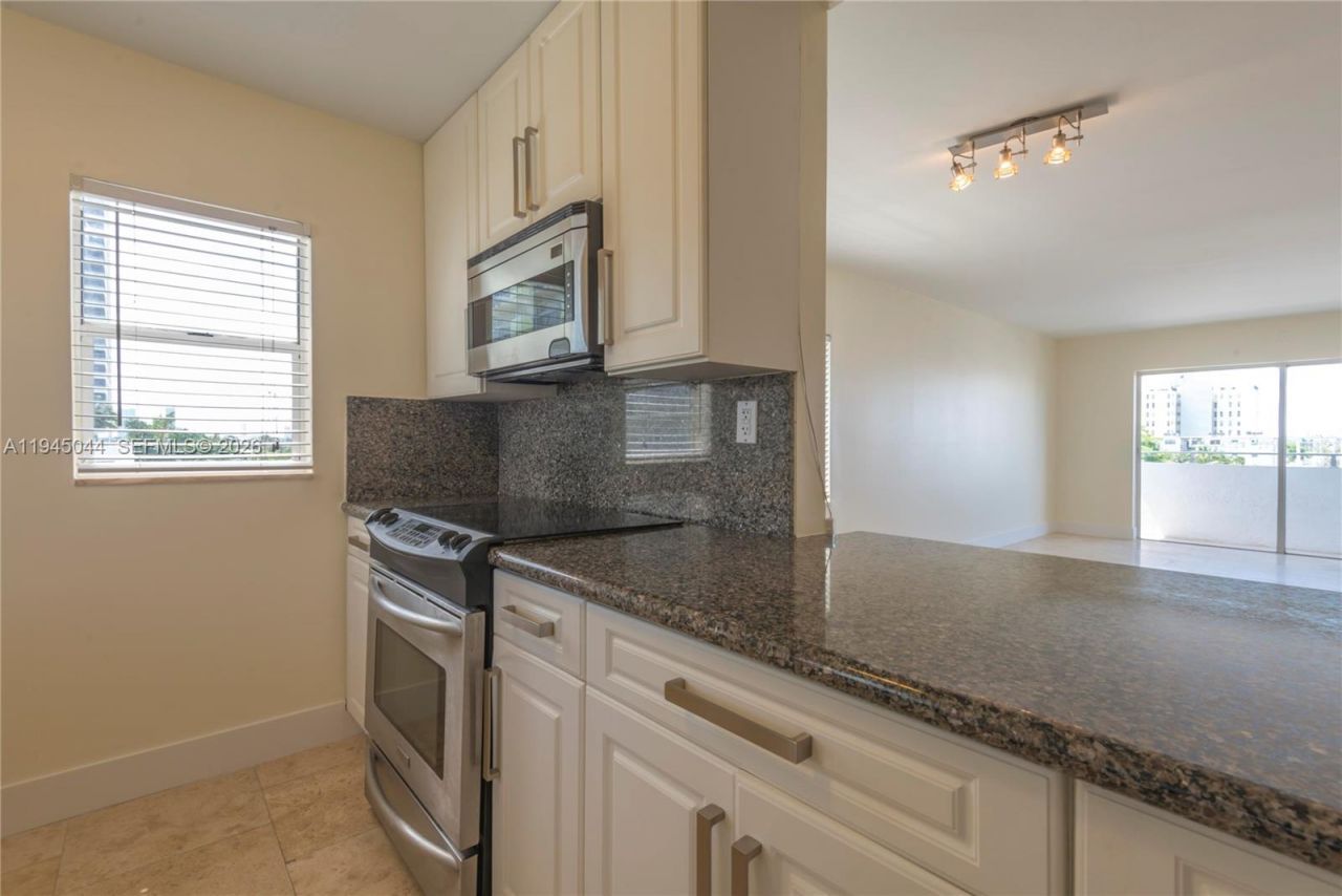 1200 14th St , Unit 5E, Miami Beach, FL 33139 Photo