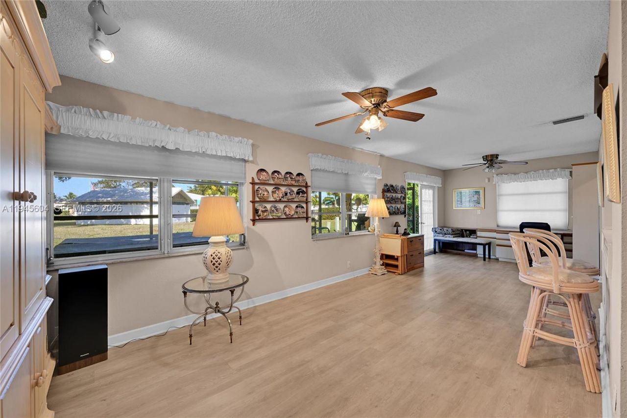 7109 NW 75th St, Tamarac, FL 33321 Photo