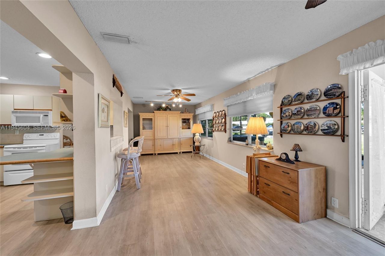 7109 NW 75th St, Tamarac, FL 33321 Photo