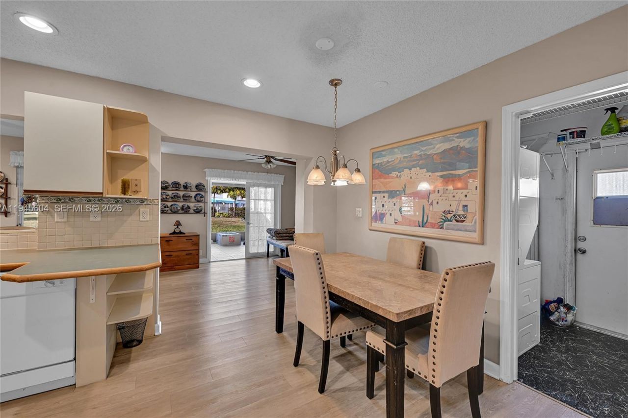 7109 NW 75th St, Tamarac, FL 33321 Photo