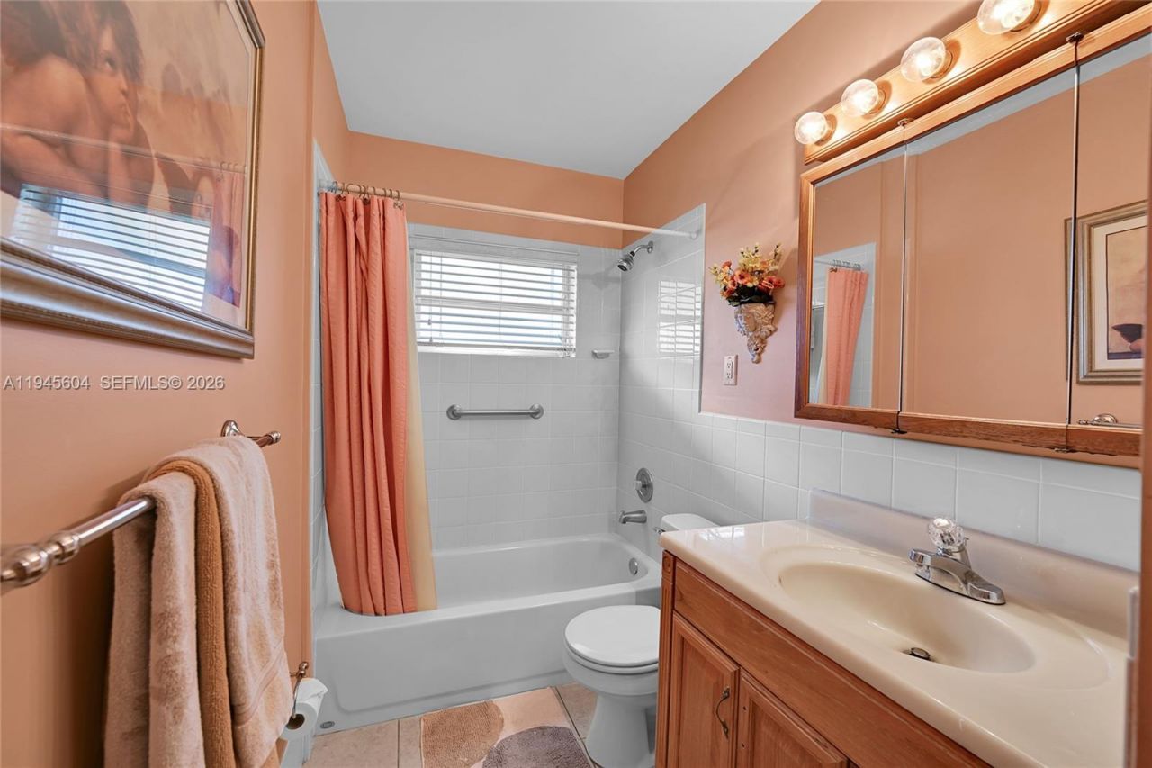 7109 NW 75th St, Tamarac, FL 33321 Photo