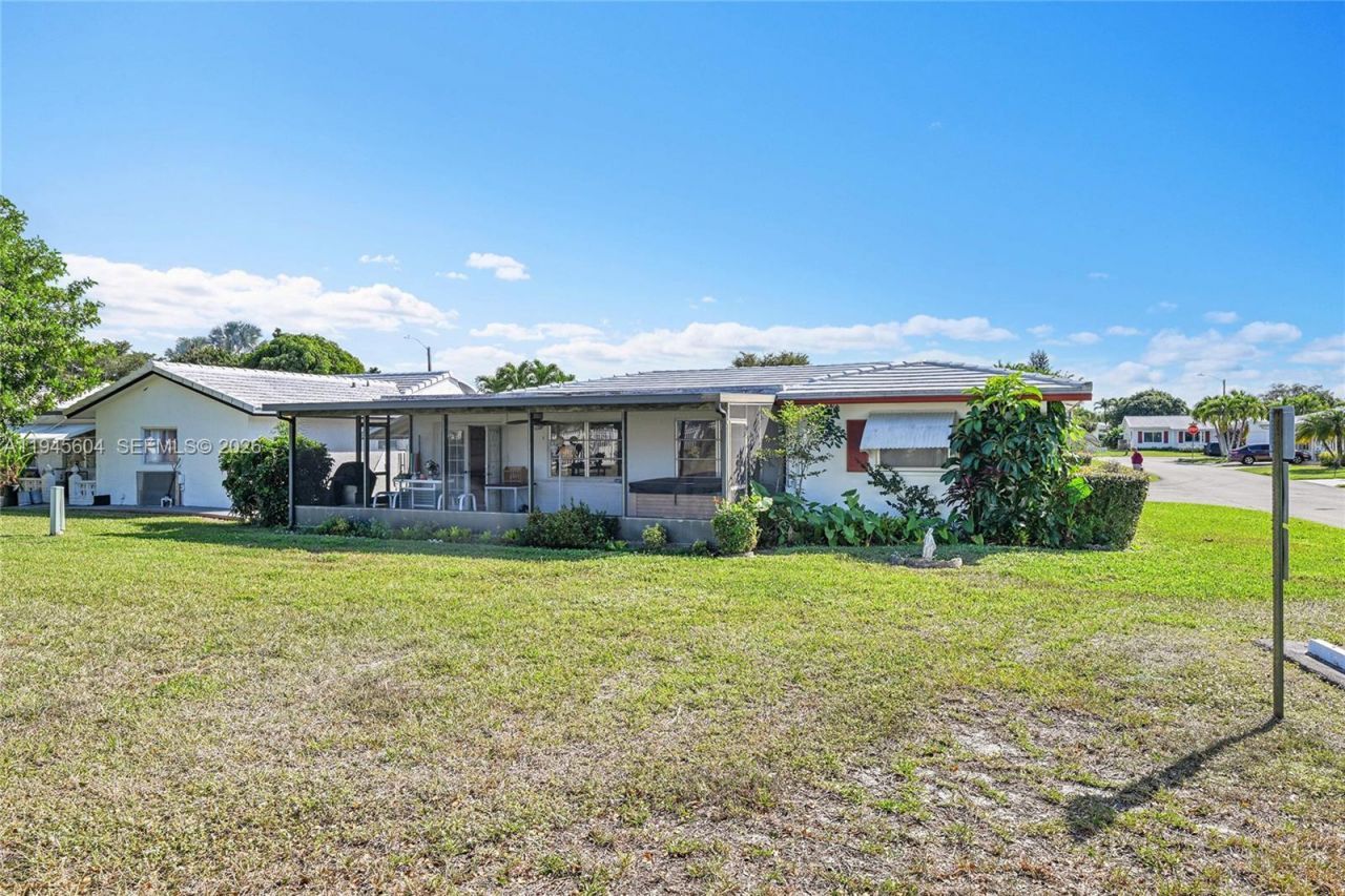 7109 NW 75th St, Tamarac, FL 33321 Photo