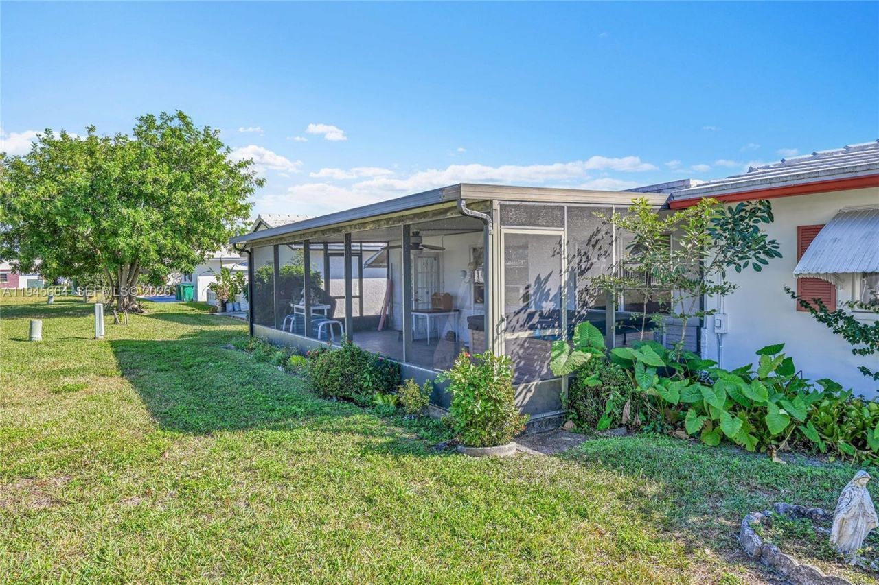 7109 NW 75th St, Tamarac, FL 33321 Photo