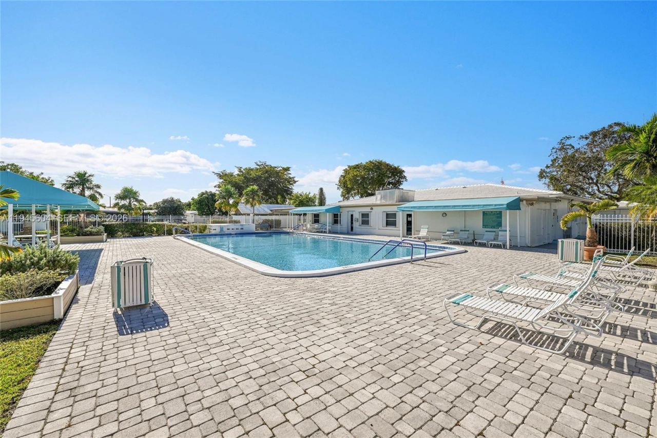 7109 NW 75th St, Tamarac, FL 33321 Photo