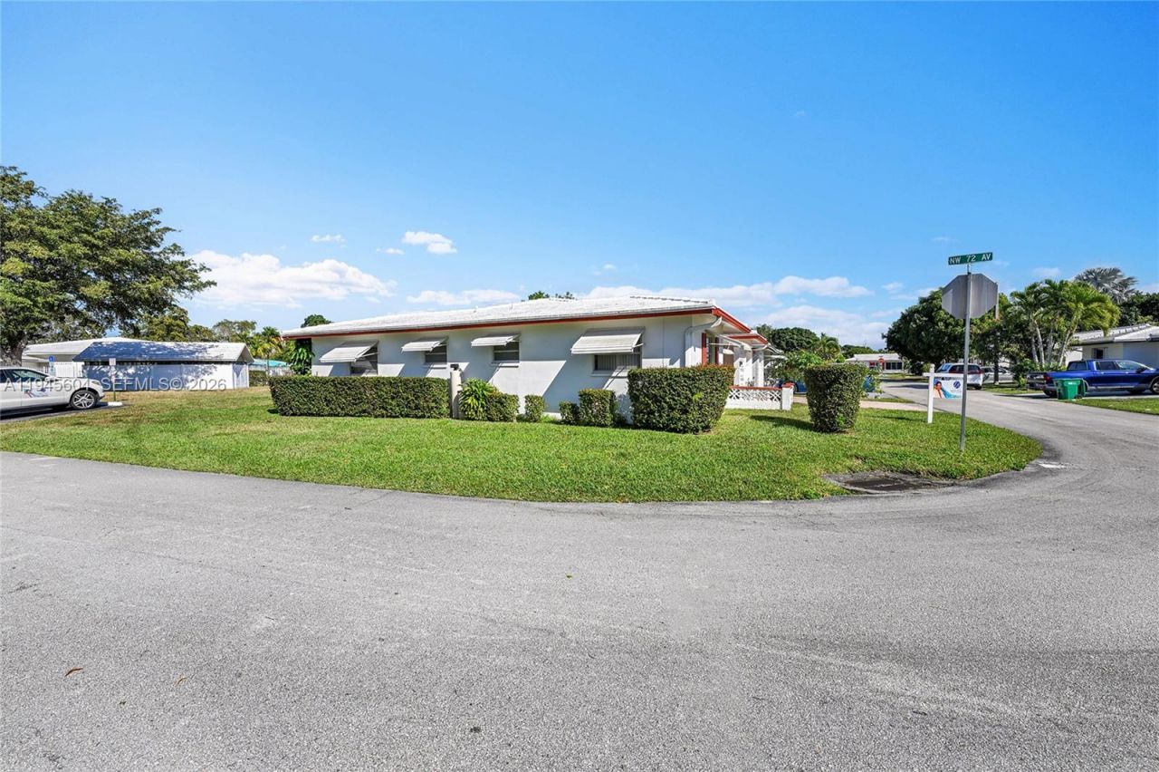 7109 NW 75th St, Tamarac, FL 33321 Photo