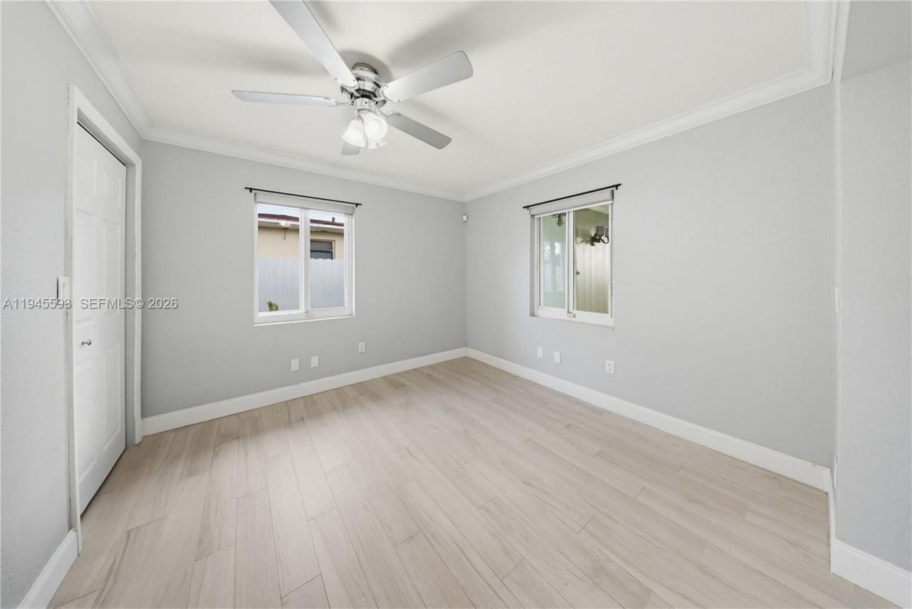 300 NE 175th St, North Miami Beach, FL 33162 Photo