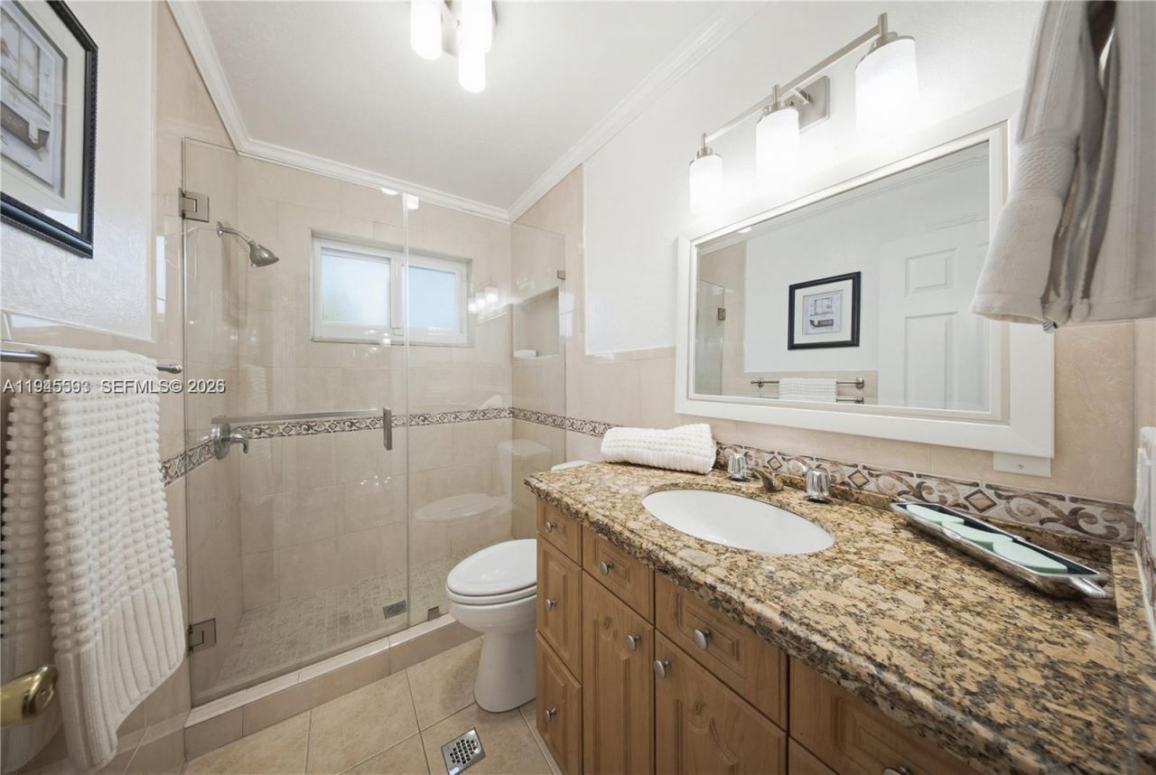 300 NE 175th St, North Miami Beach, FL 33162 Photo