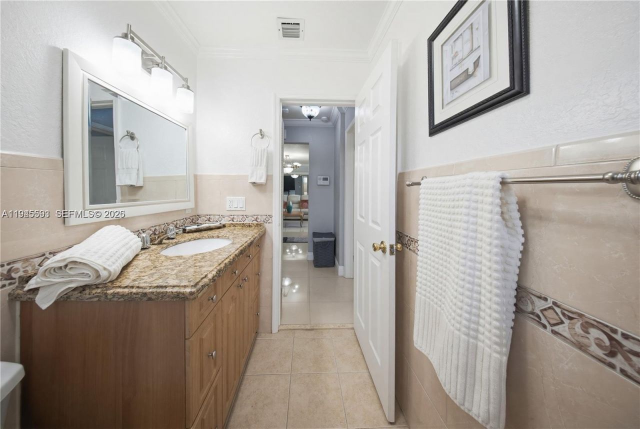 300 NE 175th St, North Miami Beach, FL 33162 Photo