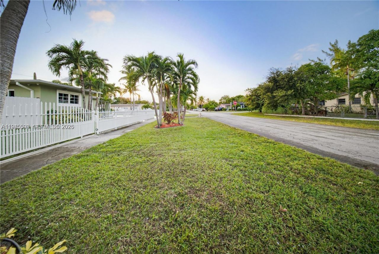 300 NE 175th St, North Miami Beach, FL 33162 Photo
