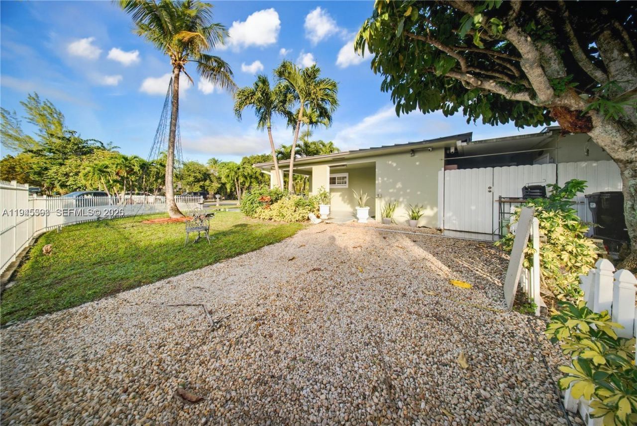 300 NE 175th St, North Miami Beach, FL 33162 Photo