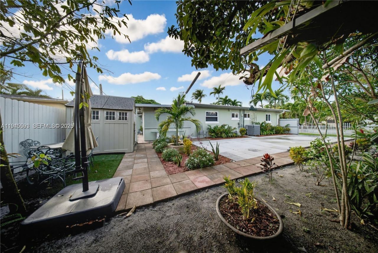 300 NE 175th St, North Miami Beach, FL 33162 Photo