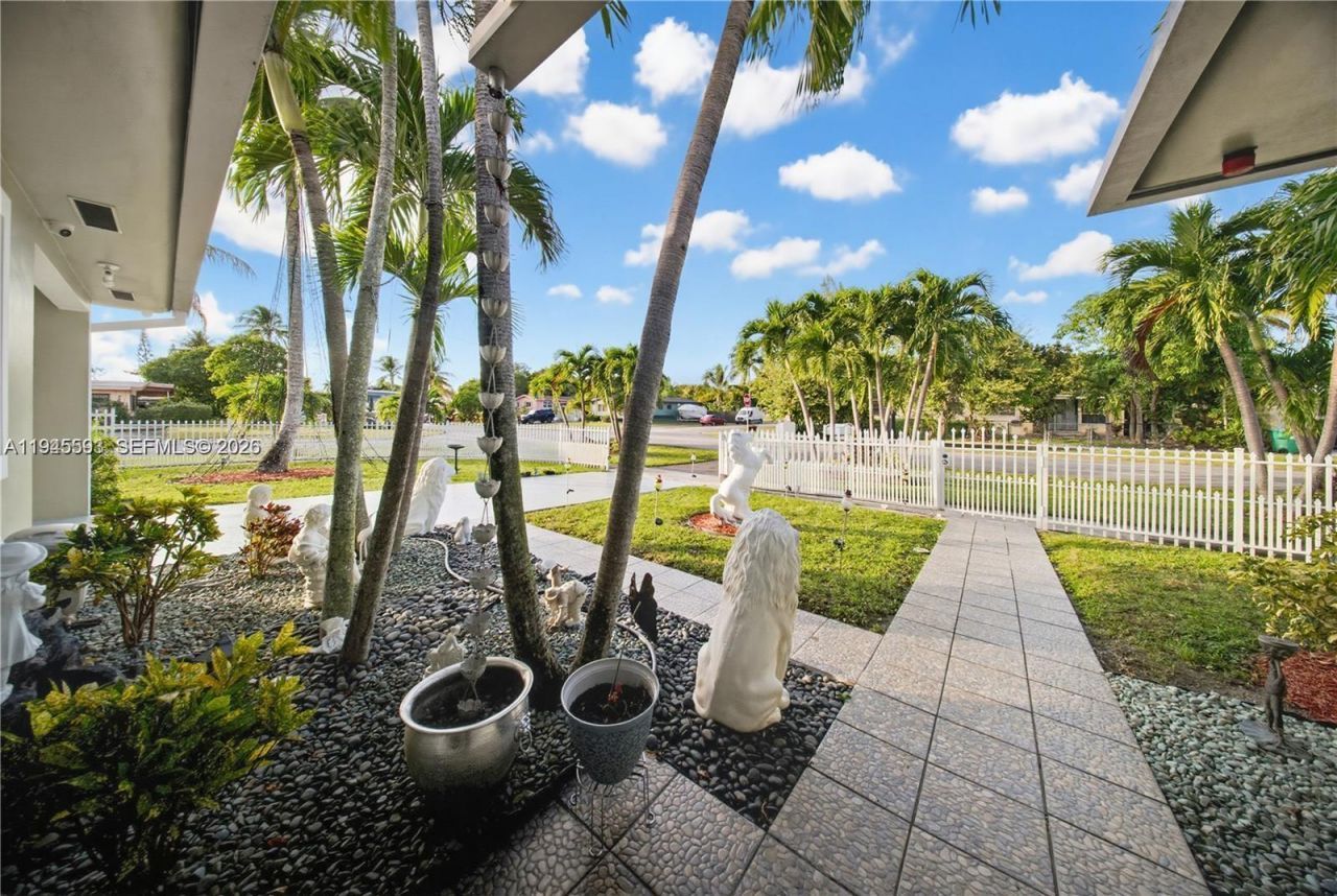 300 NE 175th St, North Miami Beach, FL 33162 Photo