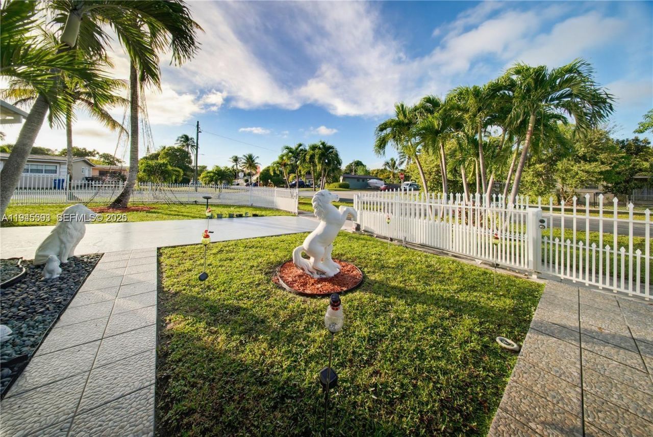 300 NE 175th St, North Miami Beach, FL 33162 Photo