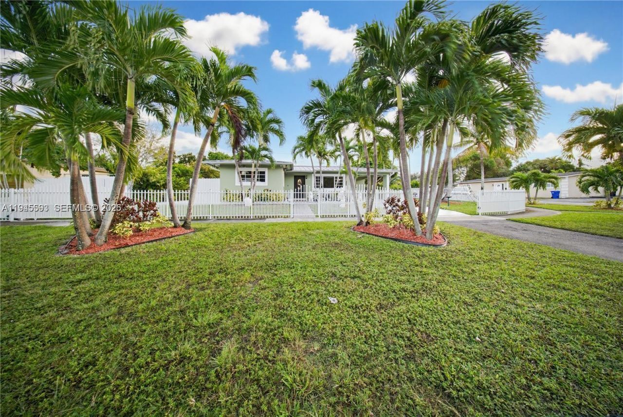 300 NE 175th St, North Miami Beach, FL 33162 Photo