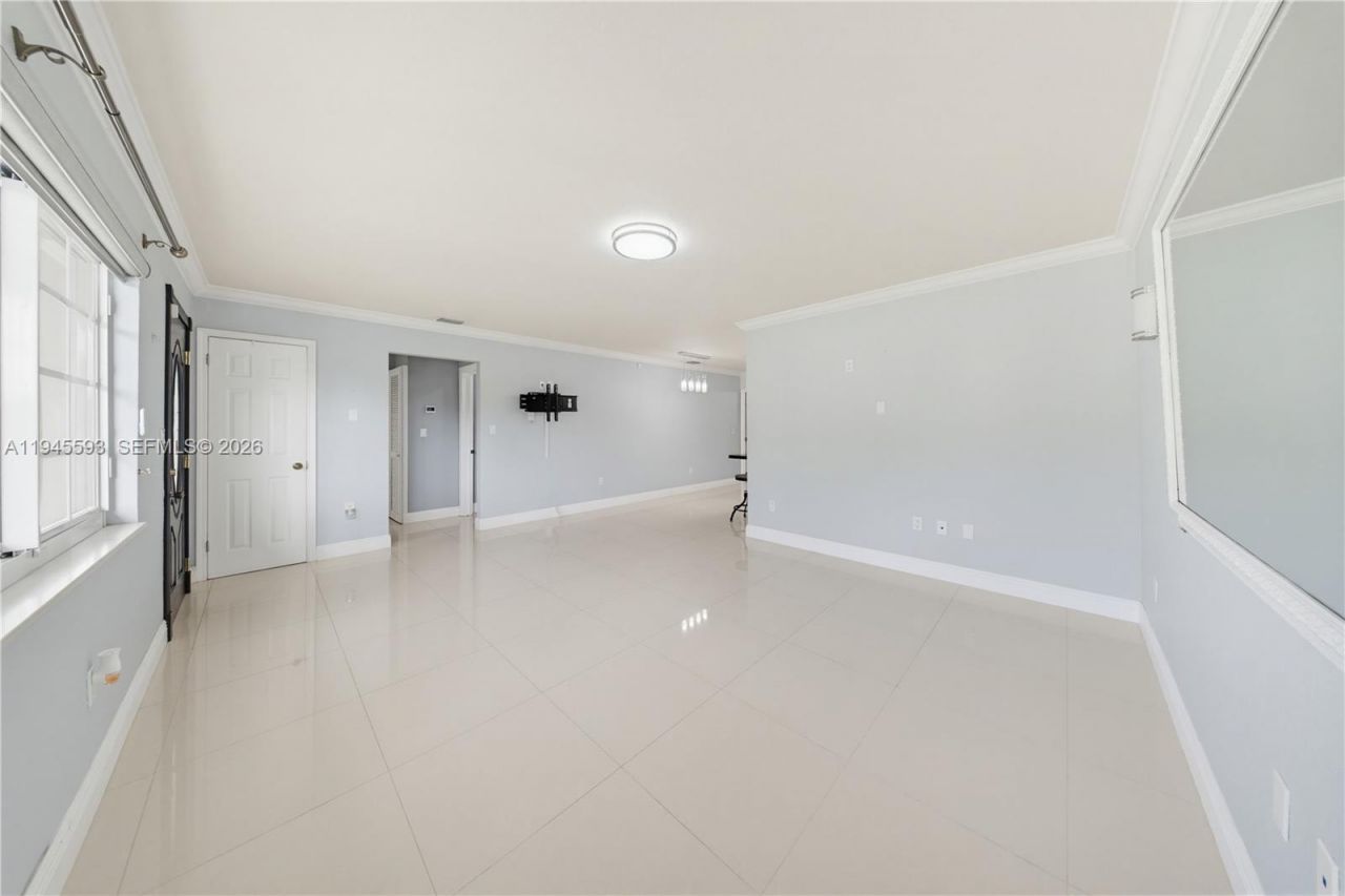 300 NE 175th St, North Miami Beach, FL 33162 Photo