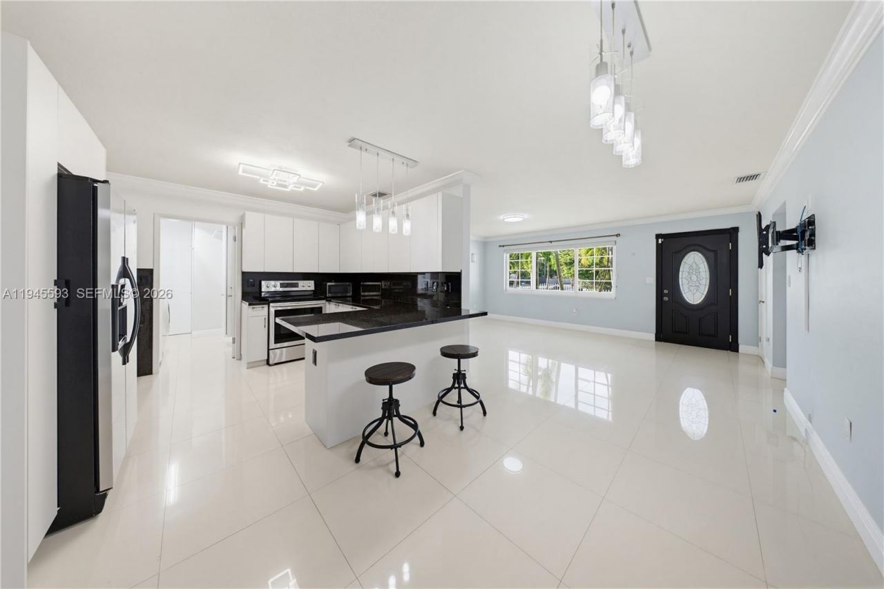 300 NE 175th St, North Miami Beach, FL 33162 Photo
