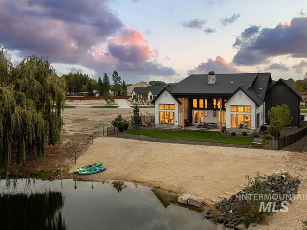 6284 Salmon Falls, Star, ID 83669