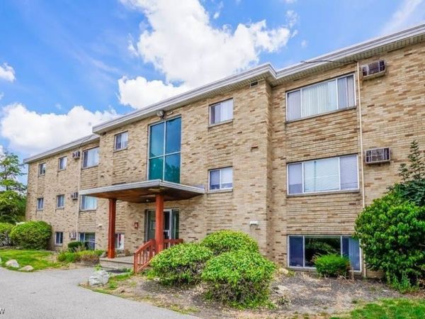 5200 Royalton Road, Unit 3A, North Royalton, OH 44133