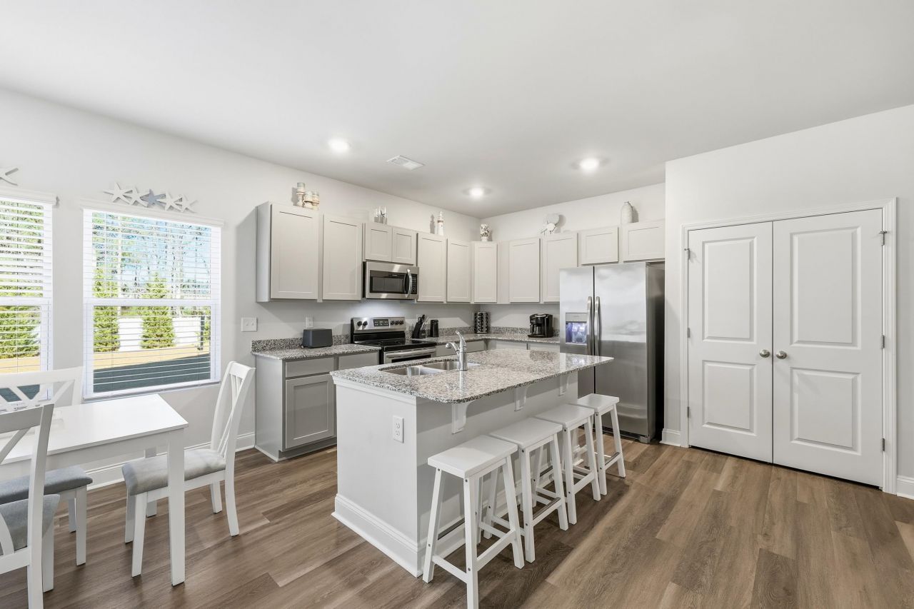 487 Waterend Dr. Photo 10