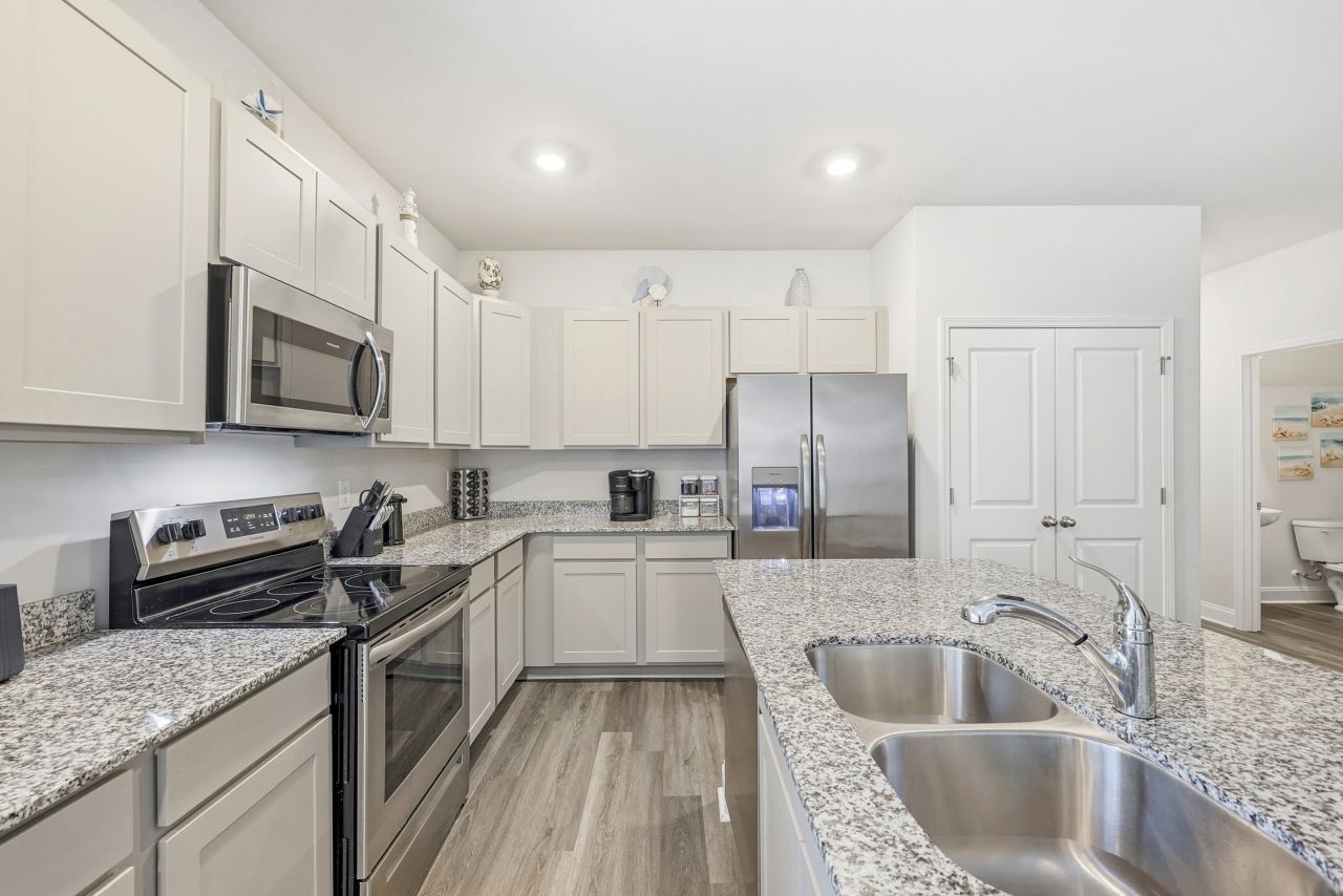 487 Waterend Dr. Photo 9