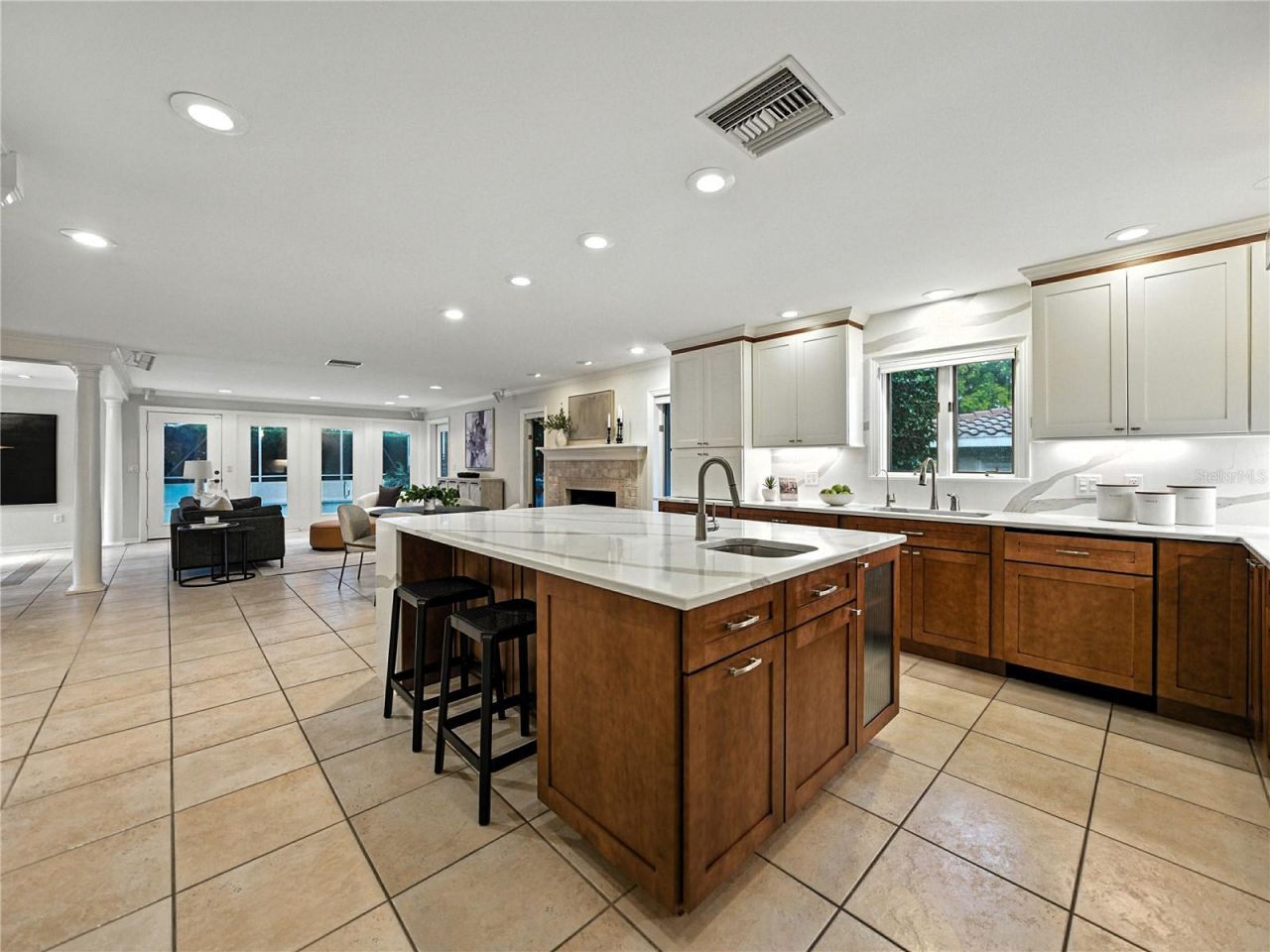 1249 Lake Point Drive, Lakeland, FL 33813 Photo