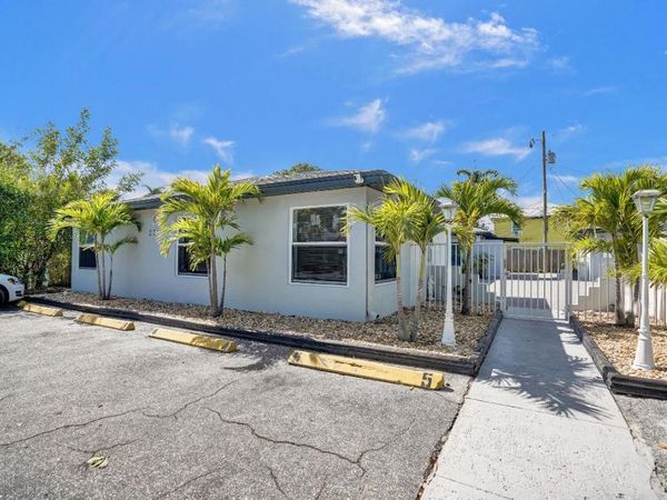 220 Walton Boulevard, West Palm Beach, FL 33405