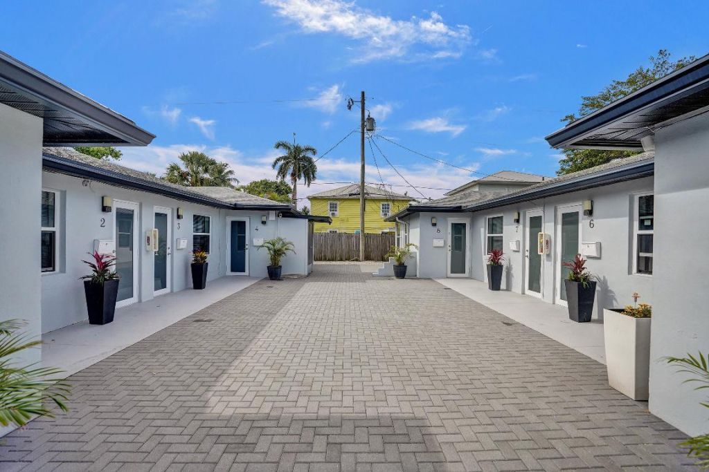 220 Walton Boulevard, West Palm Beach, FL 33405 Photo