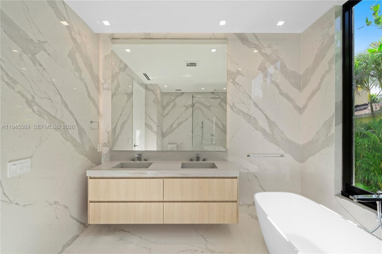 11636 NE 7th Ave, Biscayne Park, FL 33161 Photo