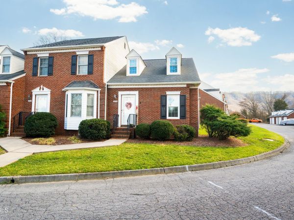 2030 West Manor Court, Unit 2030, Kingsport, TN 37660