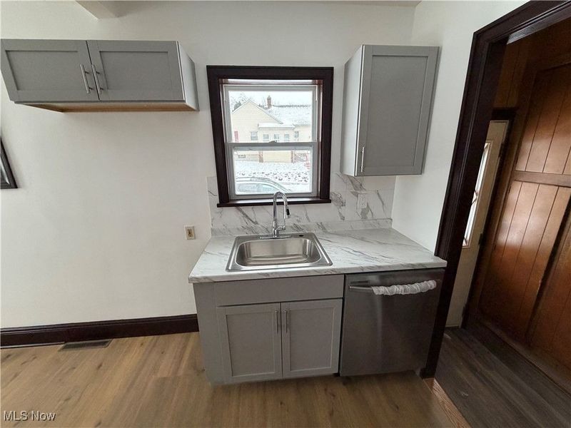 194 E Baird Avenue, Barberton, OH 44203 Photo 5