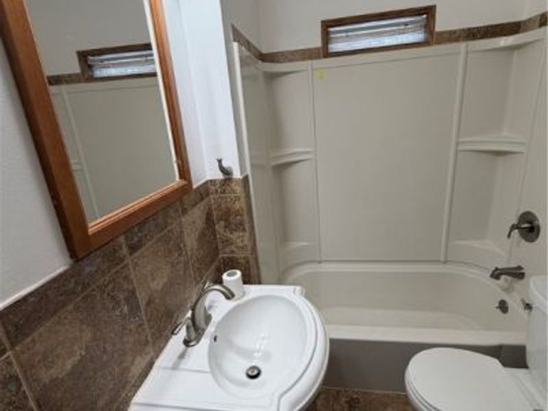 194 E Baird Avenue, Barberton, OH 44203 Photo 8