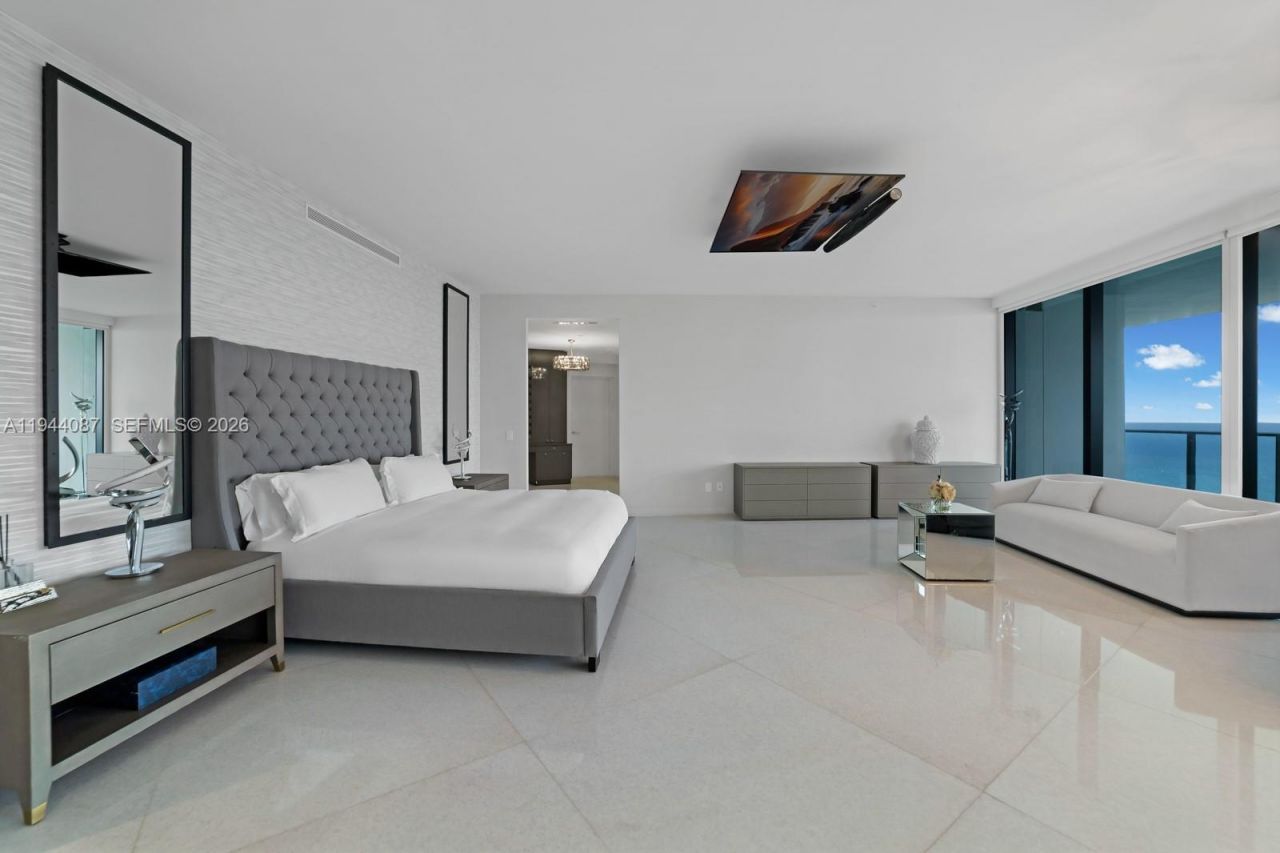 18555 Collins Ave , Unit 5201, Sunny Isles Beach, FL 33160 Photo