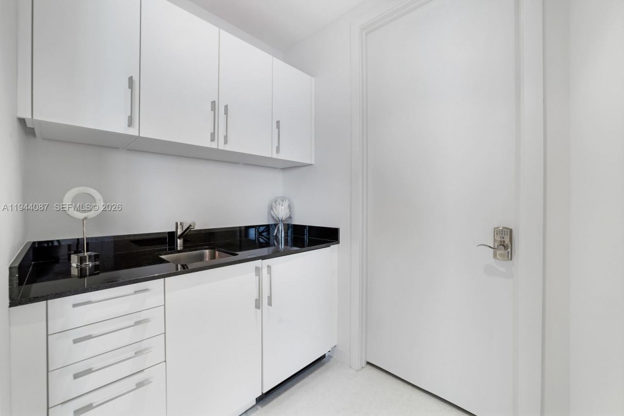 18555 Collins Ave , Unit 5201, Sunny Isles Beach, FL 33160 Photo