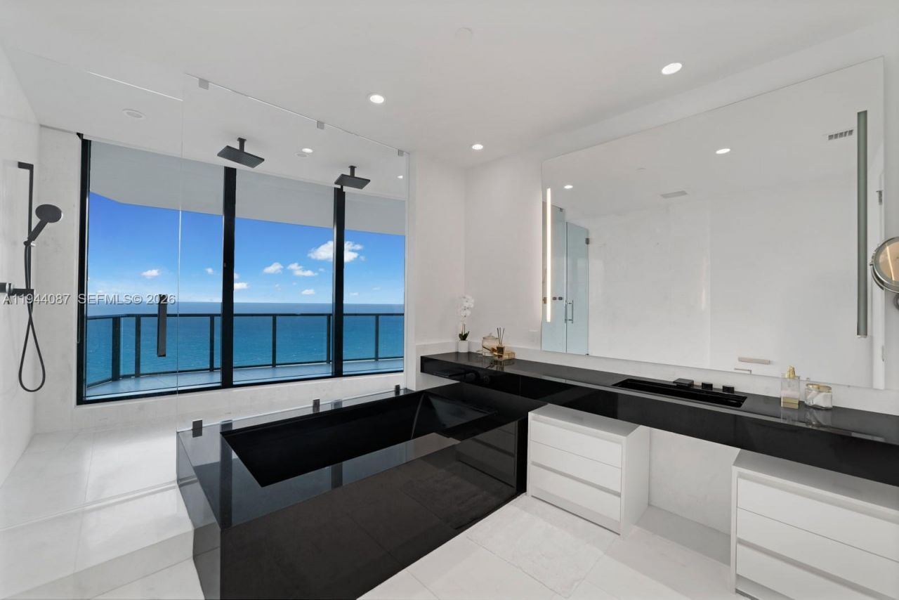 18555 Collins Ave , Unit 5201, Sunny Isles Beach, FL 33160 Photo