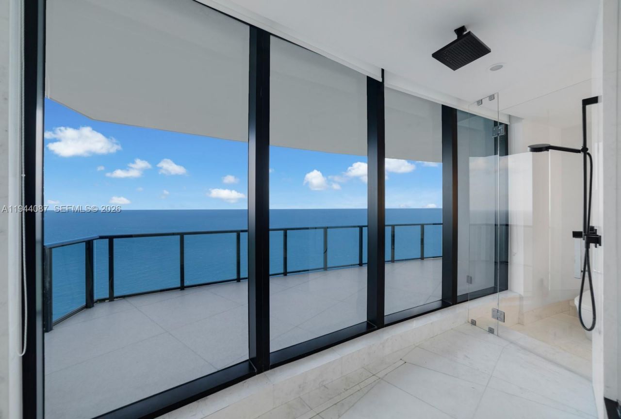 18555 Collins Ave , Unit 5201, Sunny Isles Beach, FL 33160 Photo