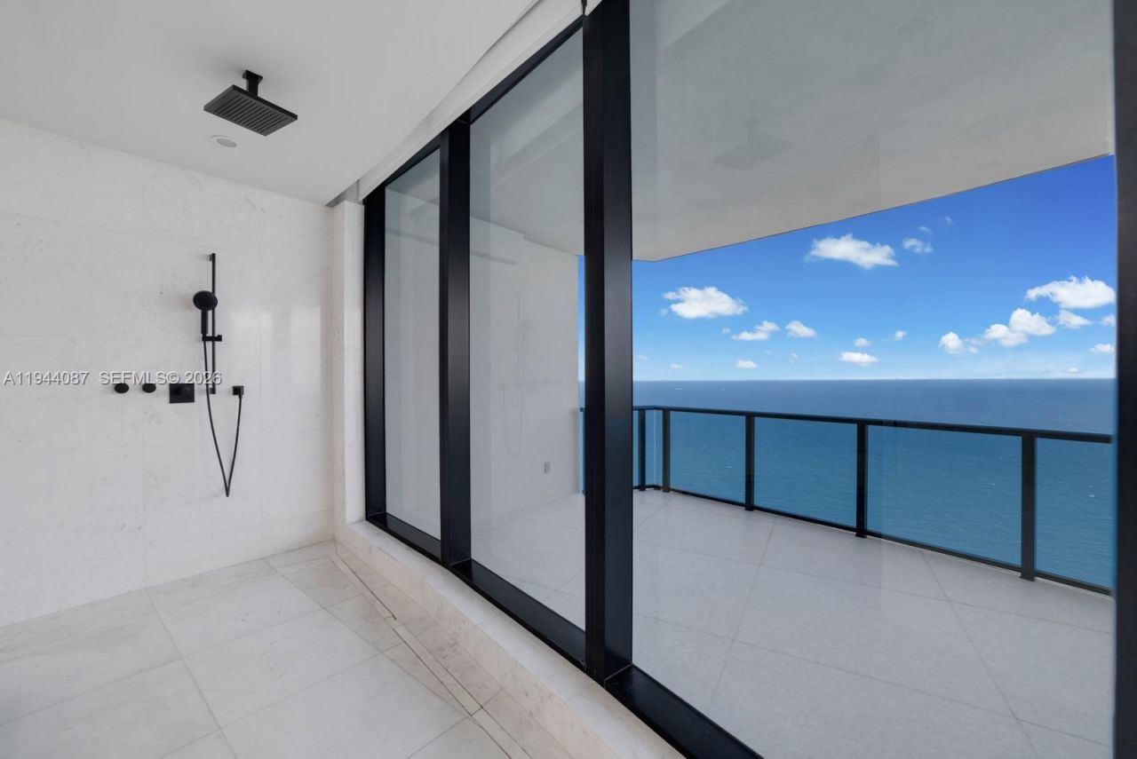 18555 Collins Ave , Unit 5201, Sunny Isles Beach, FL 33160 Photo