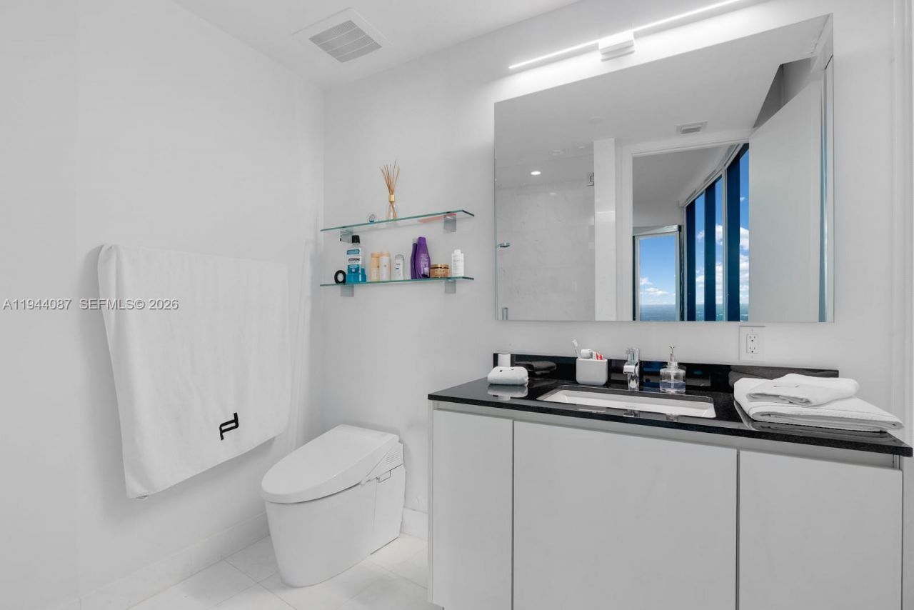 18555 Collins Ave , Unit 5201, Sunny Isles Beach, FL 33160 Photo