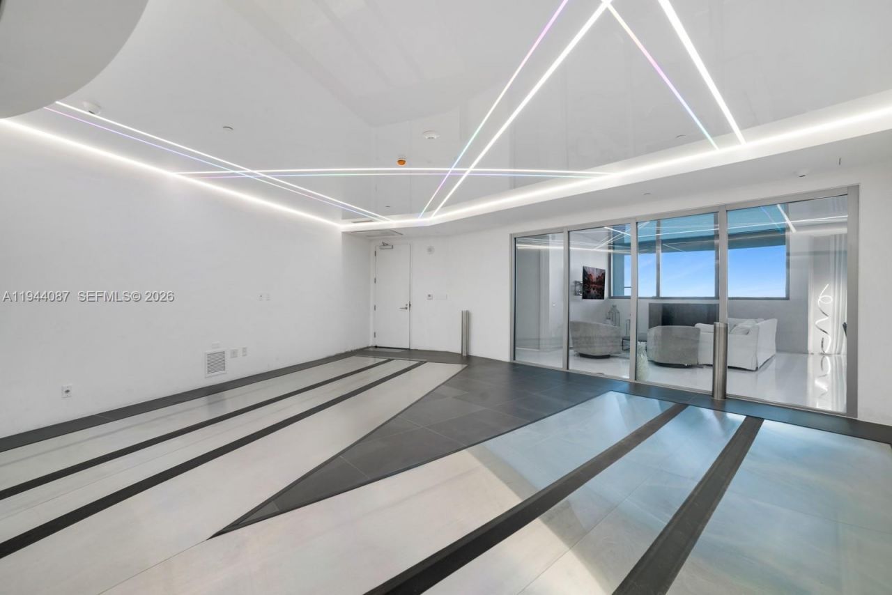 18555 Collins Ave , Unit 5201, Sunny Isles Beach, FL 33160 Photo