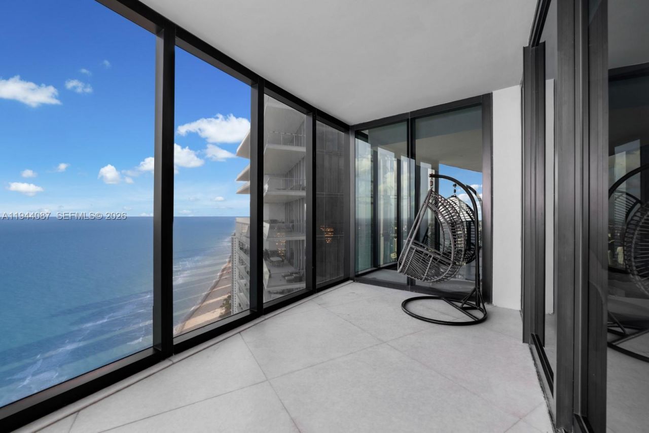18555 Collins Ave , Unit 5201, Sunny Isles Beach, FL 33160 Photo
