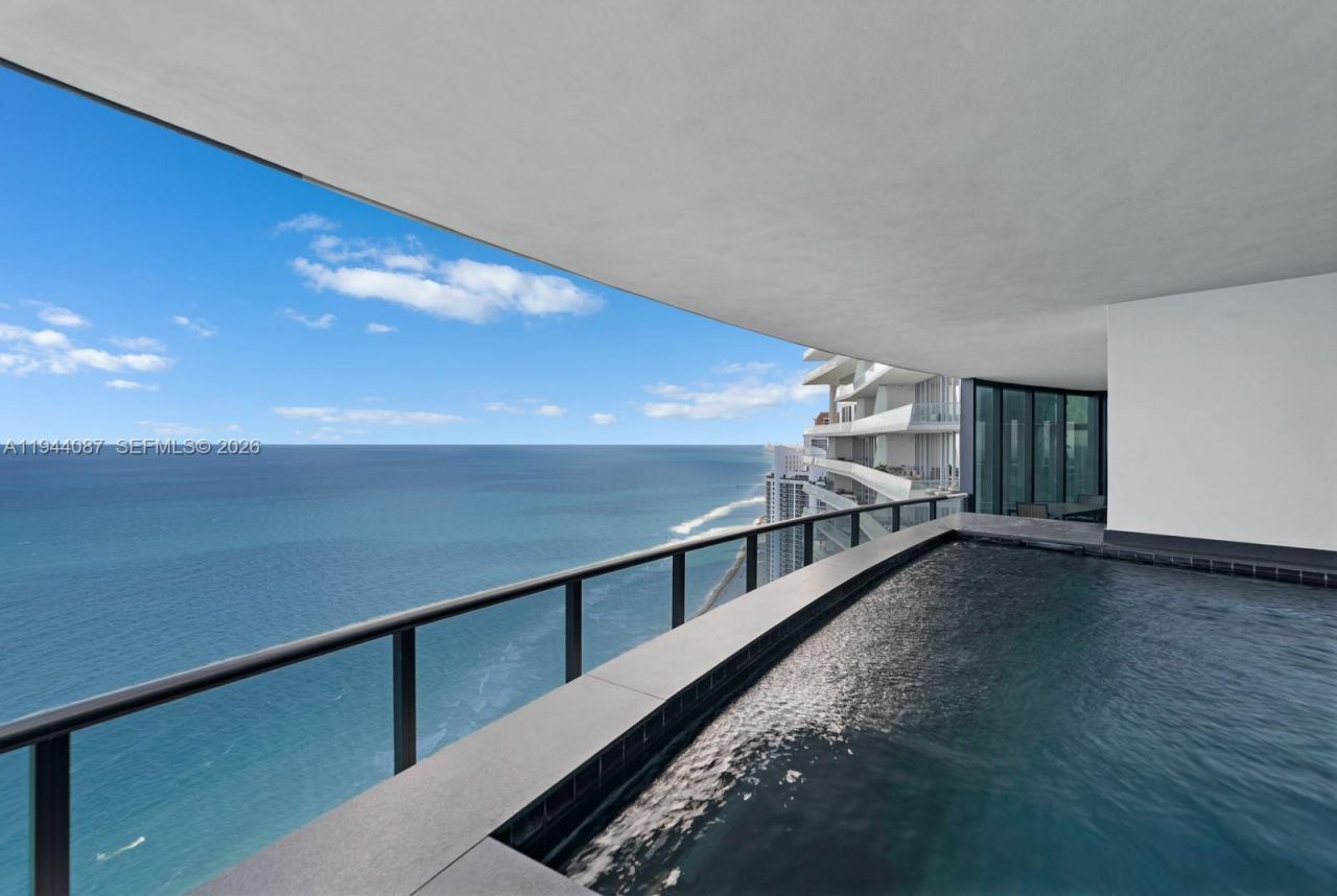 18555 Collins Ave , Unit 5201, Sunny Isles Beach, FL 33160 Photo