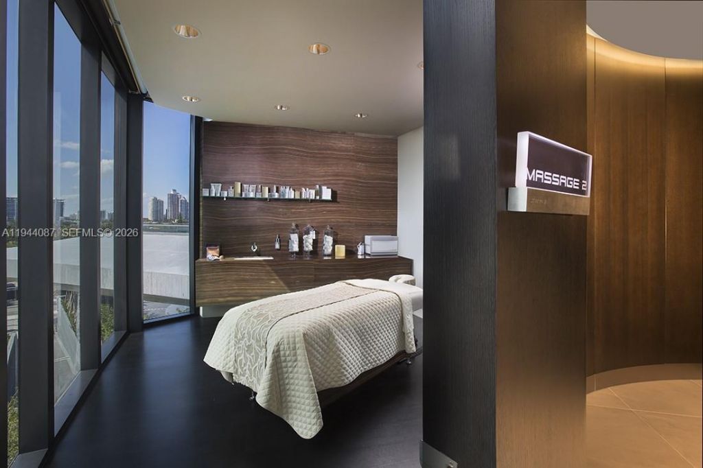 18555 Collins Ave , Unit 5201, Sunny Isles Beach, FL 33160 Photo