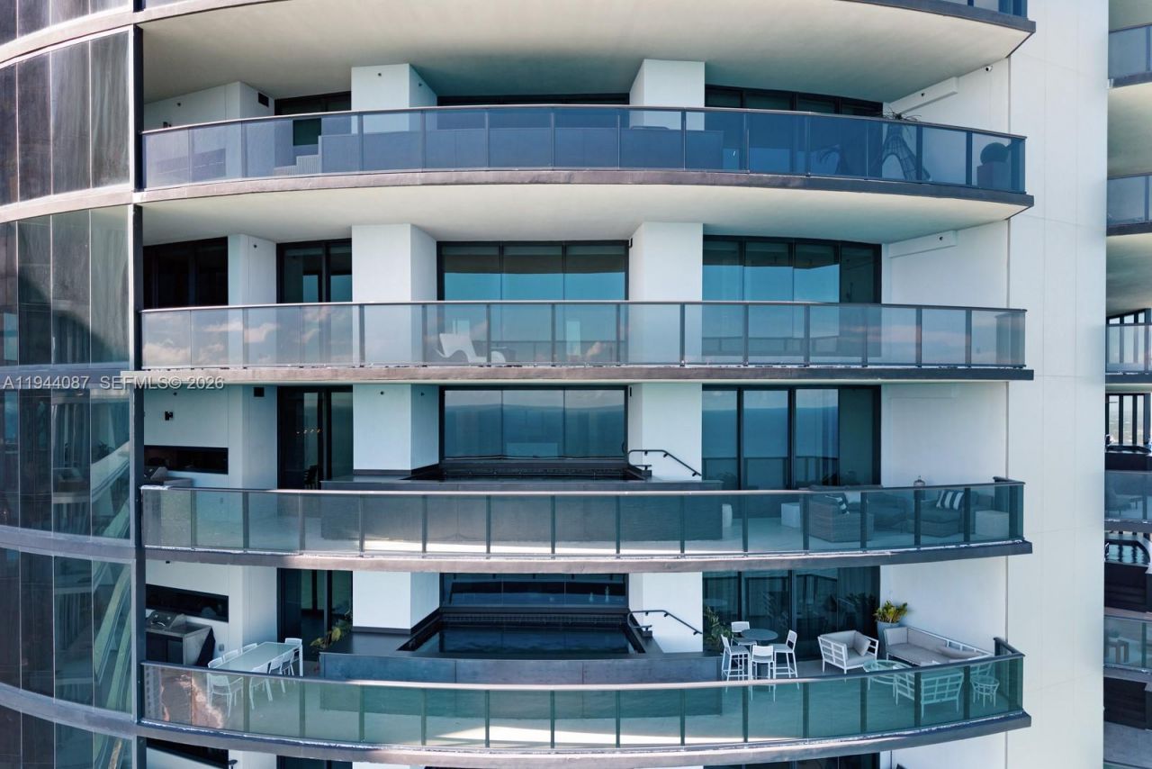 18555 Collins Ave , Unit 5201, Sunny Isles Beach, FL 33160 Photo