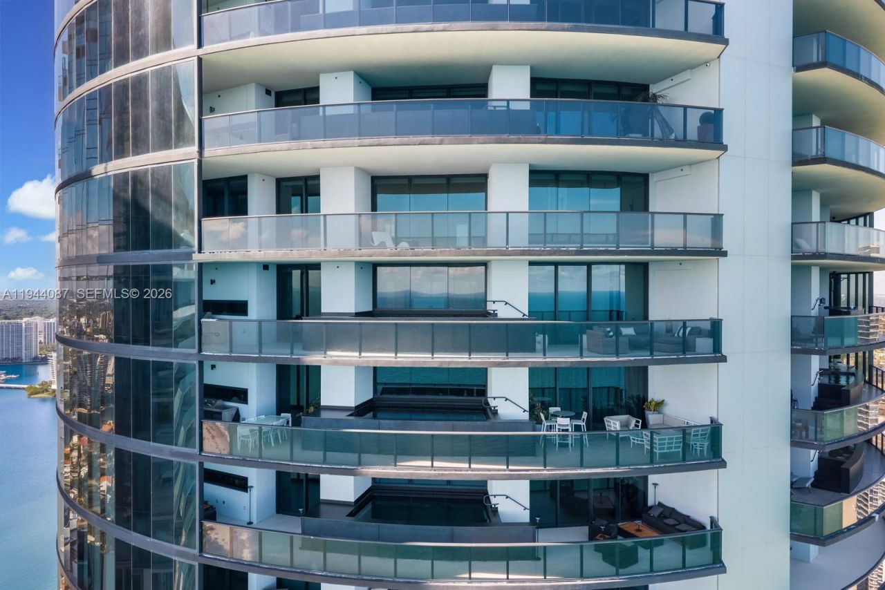 18555 Collins Ave , Unit 5201, Sunny Isles Beach, FL 33160 Photo