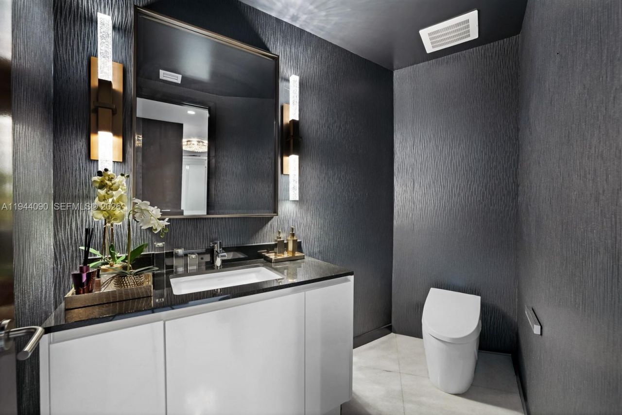 18555 Collins Ave , Unit 5201, Sunny Isles Beach, FL 33160 Photo