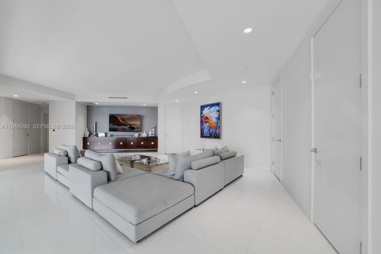 18555 Collins Ave , Unit 5201, Sunny Isles Beach, FL 33160 Photo