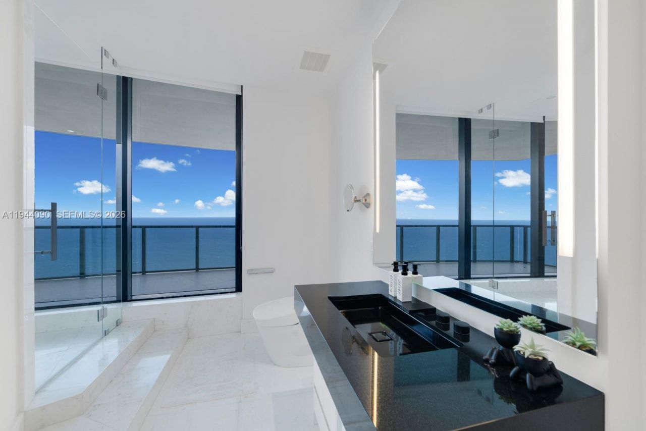 18555 Collins Ave , Unit 5201, Sunny Isles Beach, FL 33160 Photo
