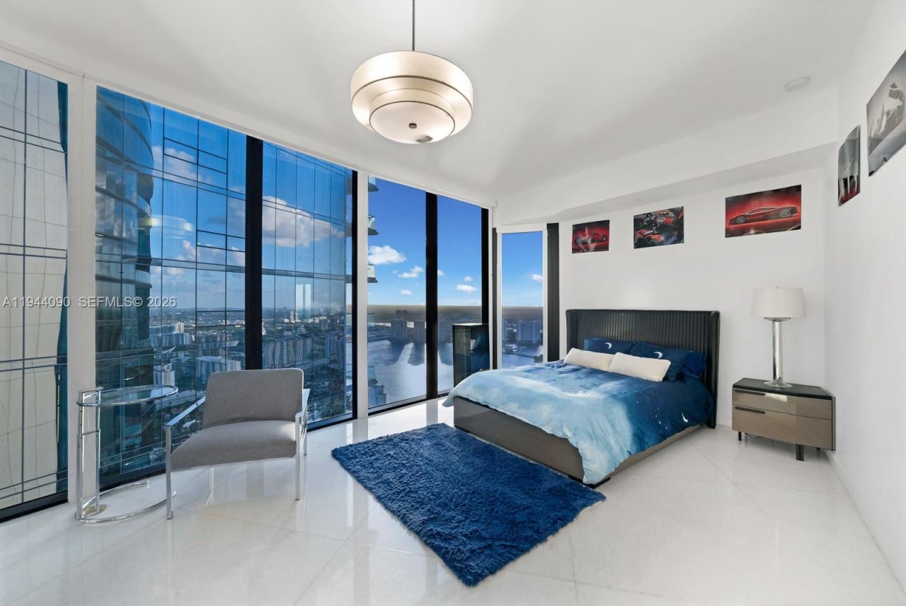 18555 Collins Ave , Unit 5201, Sunny Isles Beach, FL 33160 Photo