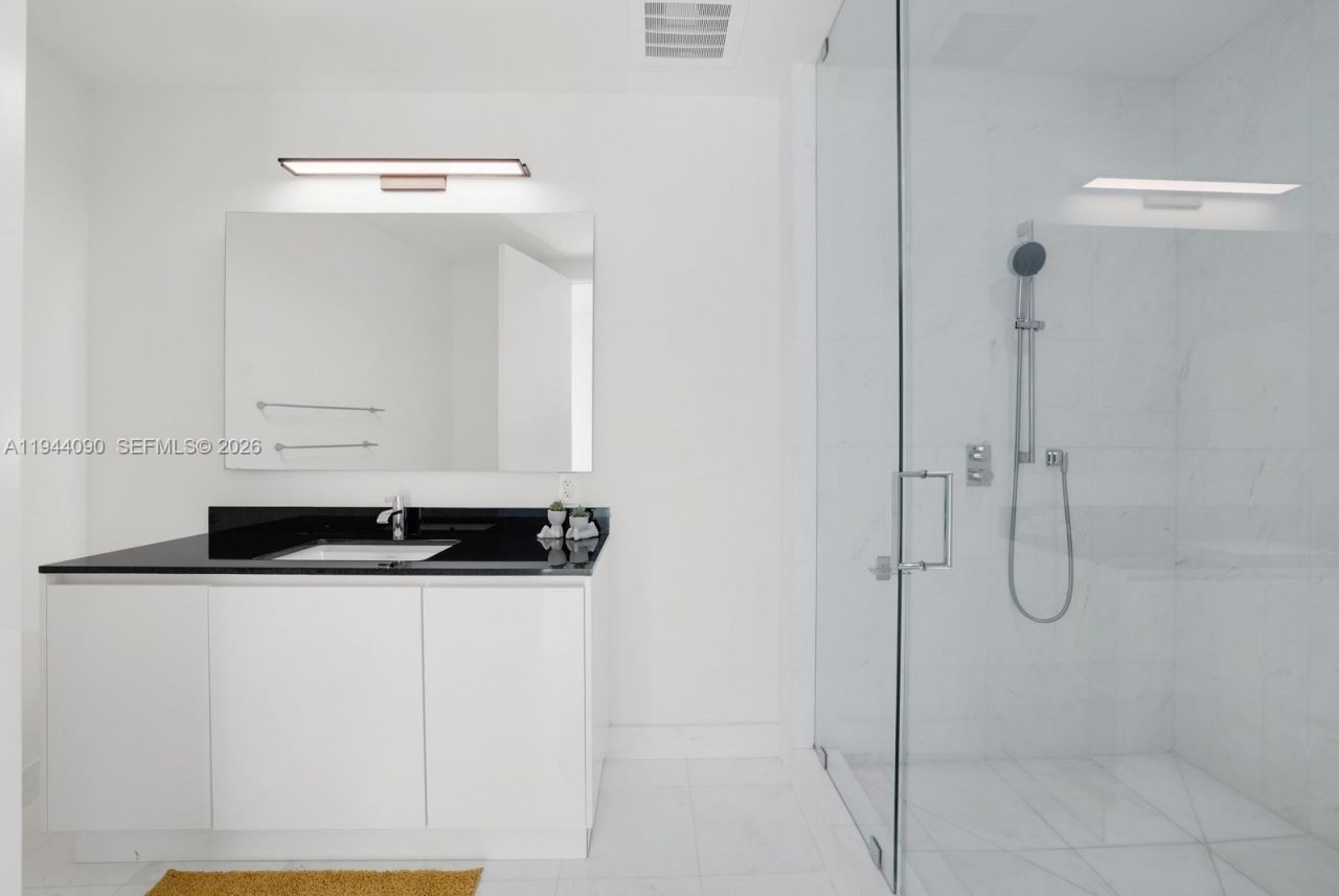 18555 Collins Ave , Unit 5201, Sunny Isles Beach, FL 33160 Photo