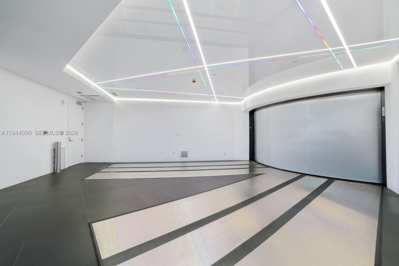 18555 Collins Ave , Unit 5201, Sunny Isles Beach, FL 33160 Photo